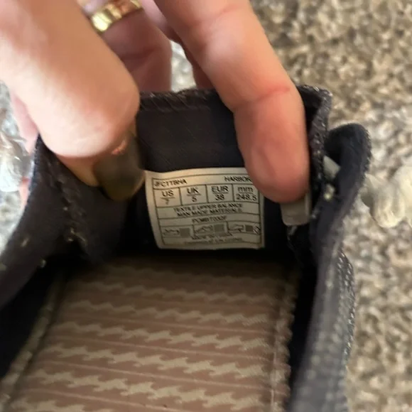 5/$25 Billabong women’s slip on memory foam insole fashion sneaker size 7 - Picture 6 of 8